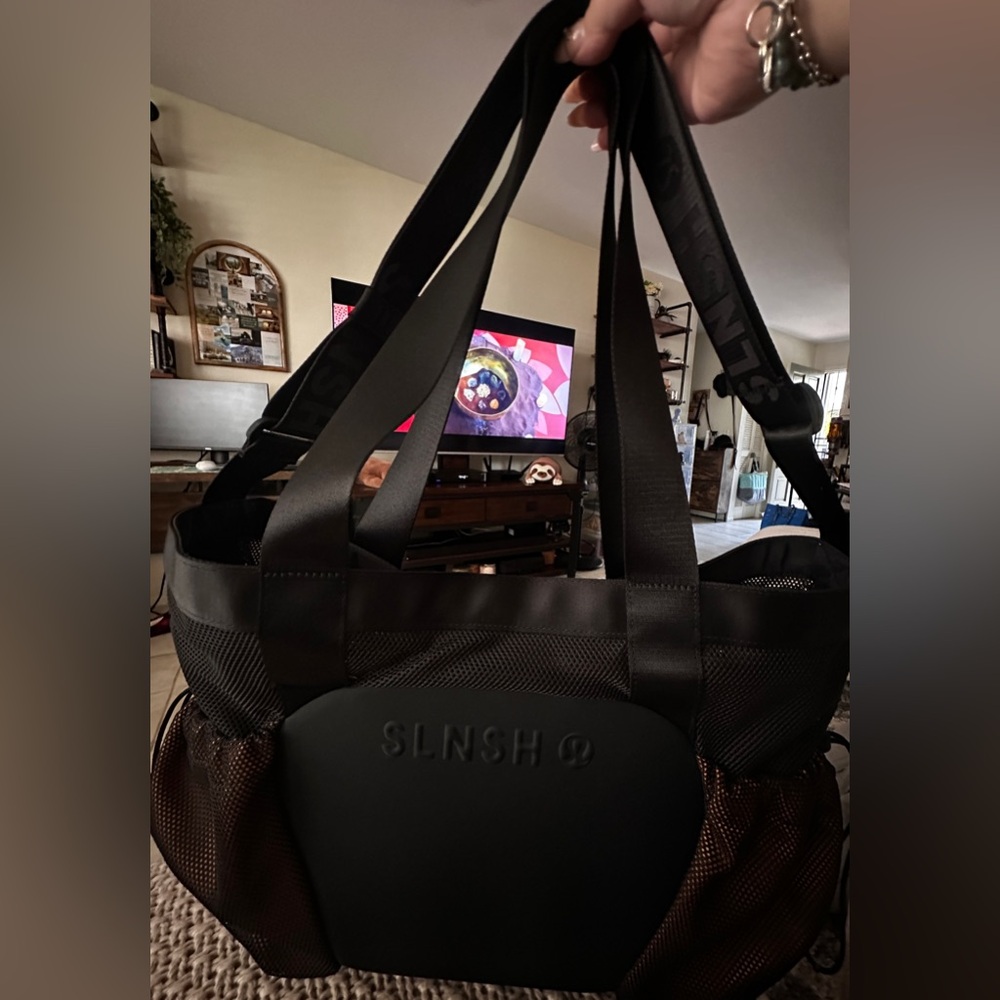 Lululemon SLNSH collab tote bag w/laptop sleeve